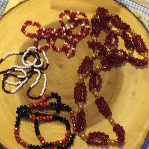 4 women neckace colors